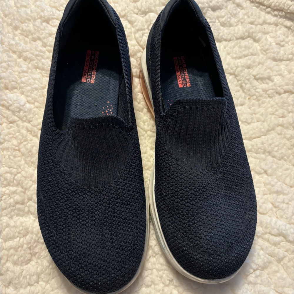 Women’s size 10 Navy Blue Sketcher slip in’s